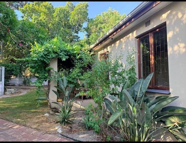 3 BEDROOM HOUSE FOR SALE IN BOSTON